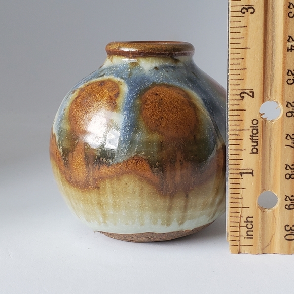 Signed Studio Pottery Bud Vase Pot - Picture 8 of 9